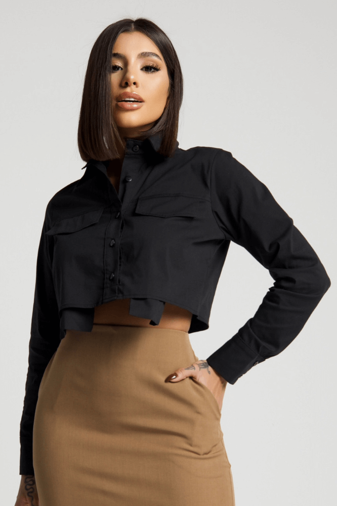 Camisa Cropped Manga Longa Colarinho Lapela Alongada Bolso Falso Tricoline Keila